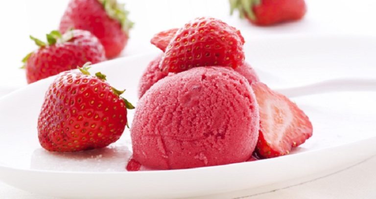 Плодово-ягідне морозиво з полуниці