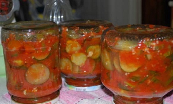 Огірки в томатному соусі